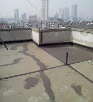 郑州二七区漏水维修 楼顶漏水是什么原因，楼顶漏水维修方法是什么?